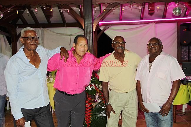 Les quatre membres de SOTRAMCA distingués en 2016, photographiés ensemble par France-Antilles